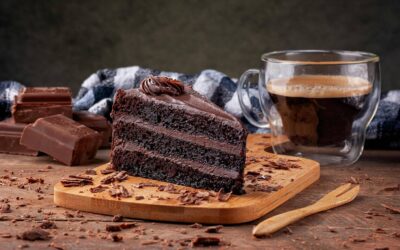 Desery last minute – co zrobić z czekolady, gdy wpadają niespodziewani goście?