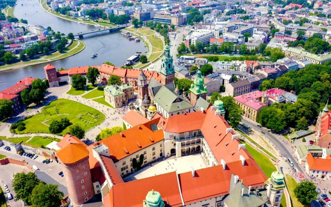 Kraków dla miłośników spacerów — trasy, dzielnice i miejsca, w których warto się zatrzymać